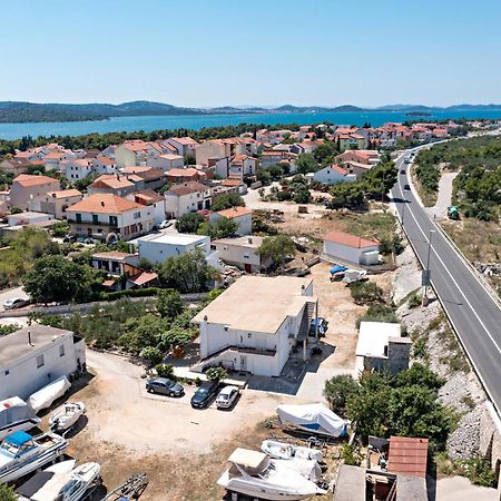 Apartments With A Parking Space Pirovac, Sibenik - 13263 Buitenkant foto