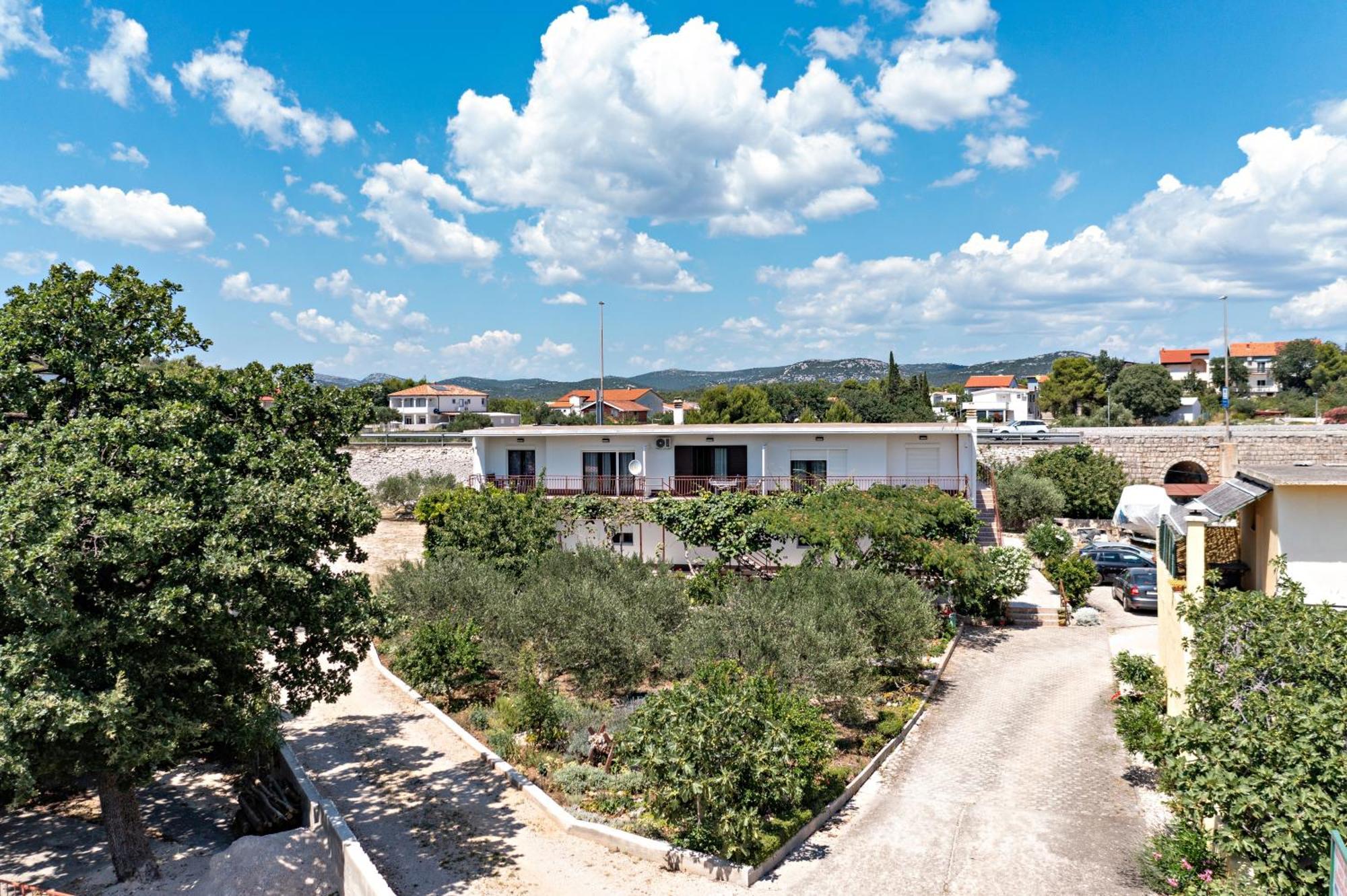 Apartments With A Parking Space Pirovac, Sibenik - 13263 Buitenkant foto