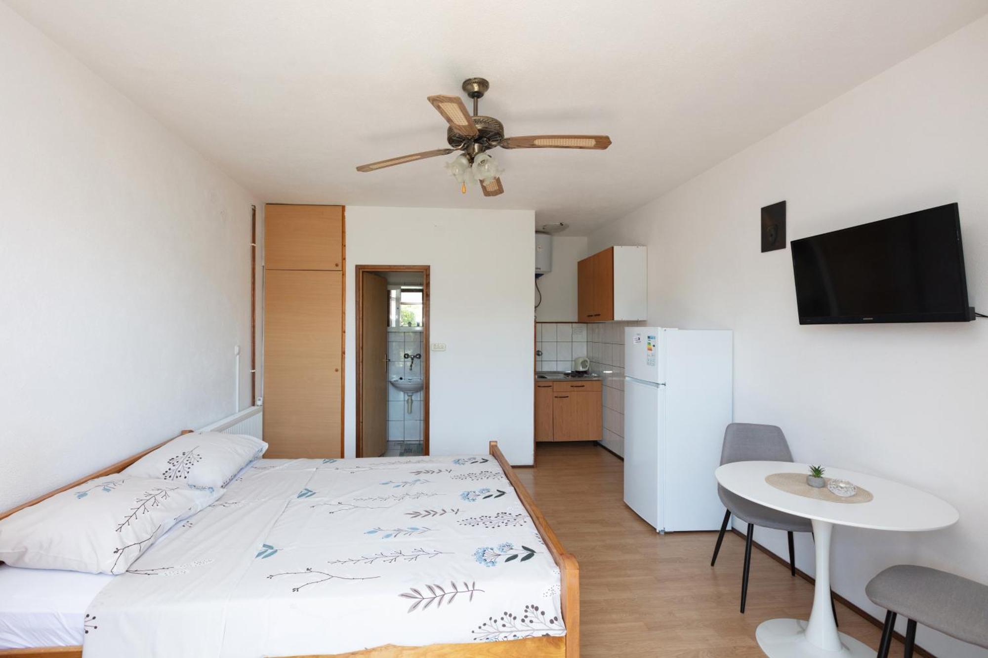 Apartments With A Parking Space Pirovac, Sibenik - 13263 Kamer foto